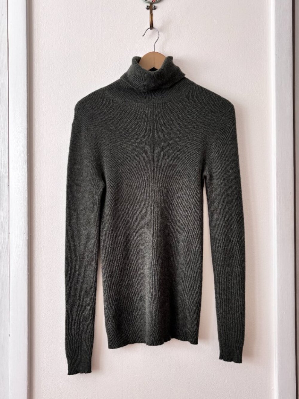 Creatures Of Comfort Cashmere Turtleneck Sweater in Green - Picture 2 of 6